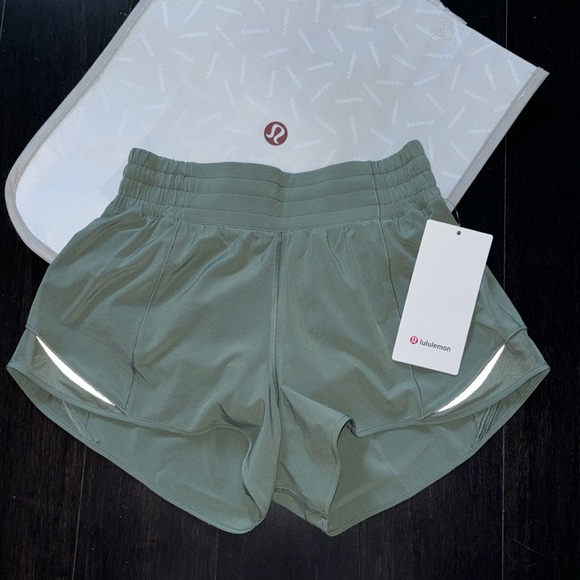 LULULEMON HOTTY HOT HR SHORTS 2.5” in GRAY EUCALYPTUS SZ 6 NWT - Picture 3 of 9